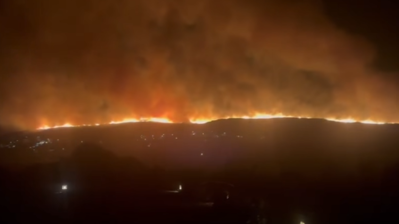 Συγκλονιστικό βίντεο από την πυρκαγιά στα Κύθηρα – «Έχει καταστραφεί το μισό νησί»
