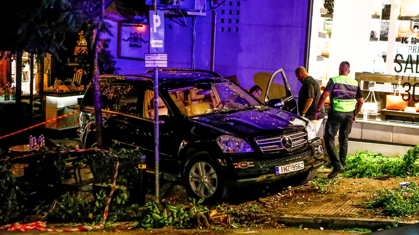 Σοβαρό περιστατικό στο Κολωνάκι: Ανεξέλεγκτο τζιπ με 11 τραυματίες – Οδηγός υπό κράτηση στο ΚΑΤ