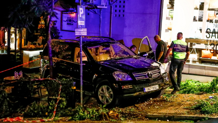 Σύγκρουση στο Κολωνάκι: «Ο παρκαδόρος ανήκε σε διαφορετικό κατάστημα» – Η δήλωση του εστιατορίου που χτυπήθηκε από το τζιπ