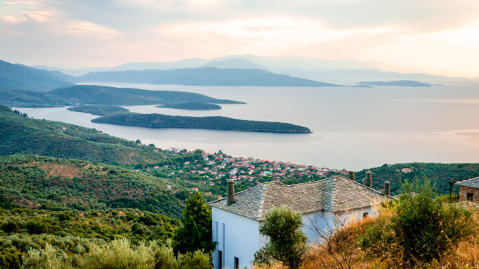 Τι προβλέπει η τροπολογία για τους μικρούς οικισμούς: Ανάσα στο αδιέξοδο της δόμησης για πάνω από το 90% των περιοχών