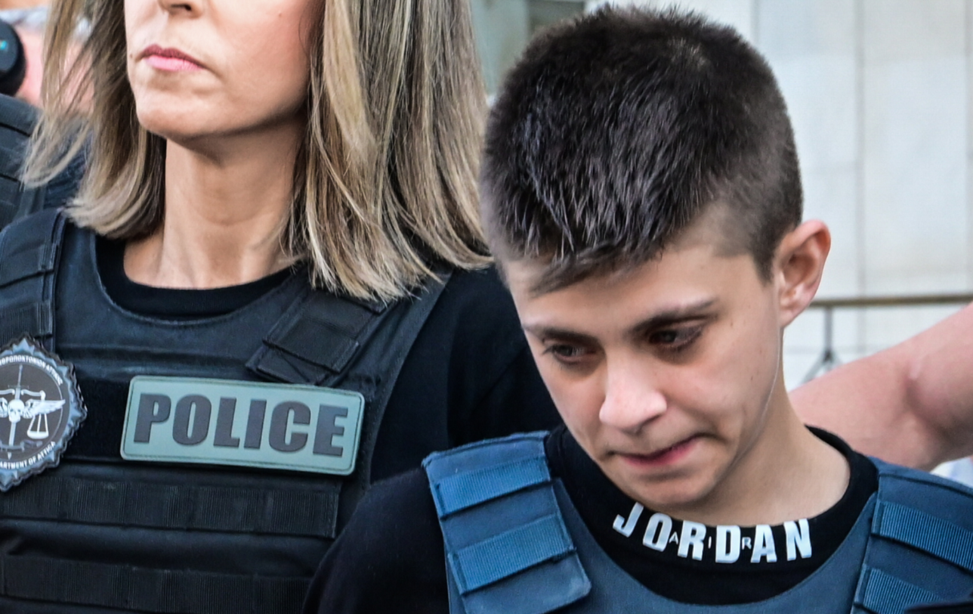 Με αυστηρά μέτρα ασφαλείας η μεταγωγή Μουρτζούκου στην Πάτρα – Παρέδωσε σημειώματα με λεπτομέρειες των δολοφονιών