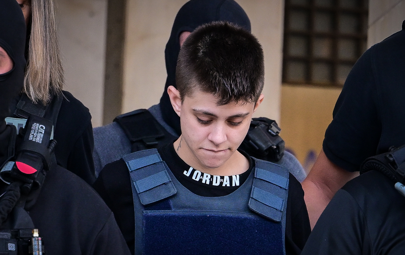 Η Ειρήνη Μουρτζούκου στην Πάτρα: «Θάνατος, 5 παιδιά» φώναζαν πολίτες έξω από το δικαστήριο