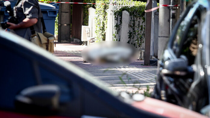 Δολοφονία στην Αγία Παρασκευή: Αίνιγμα με την ταυτότητα του θύματος – «Έφαγε» 3 σφαίρες σε λαιμό και στέρνο