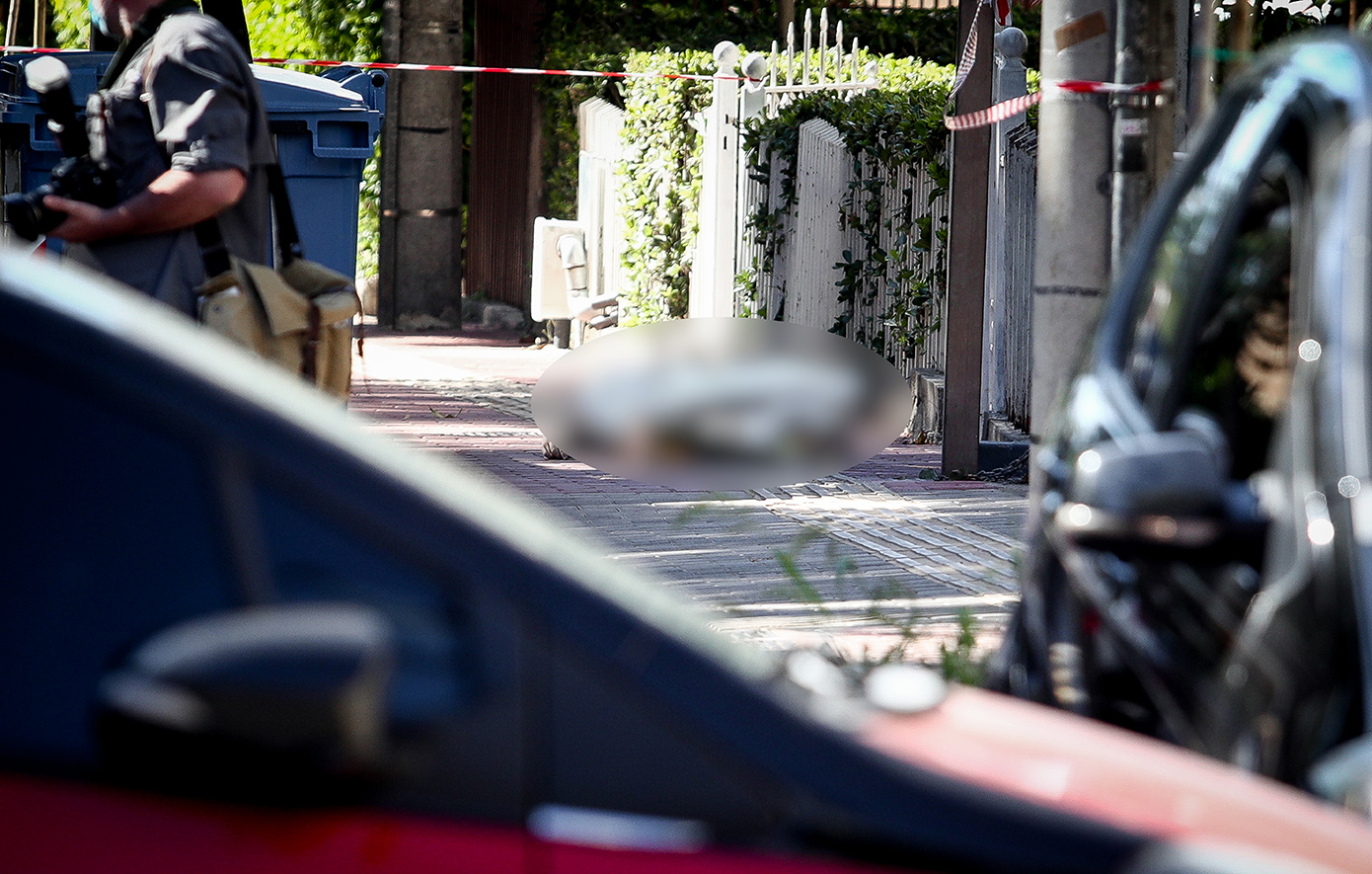 Δολοφονία στην Αγία Παρασκευή: Αίνιγμα με την ταυτότητα του θύματος – «Έφαγε» 3 σφαίρες σε λαιμό και στέρνο