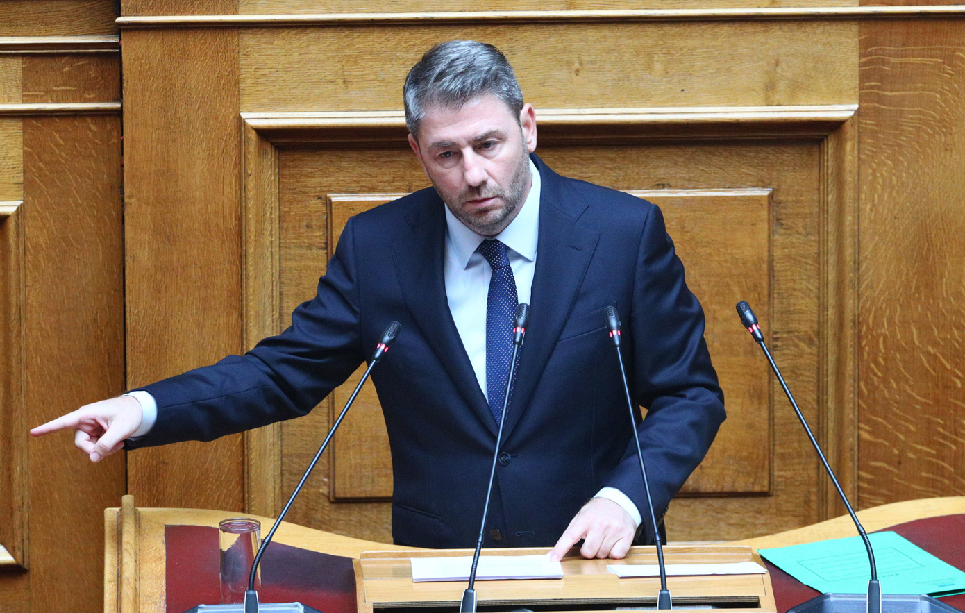 Κυβερνητικές πηγές για Ανδρουλάκη: Χάος στο μυαλό για να εξηγήσει τους «πράσινους φραπέδες»