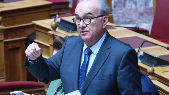 Παπαθανάσης: «Στη θητεία του κ. Χαρίτση τα 13 ψηφιακά έργα είχαν μόλις μία προσφορά»