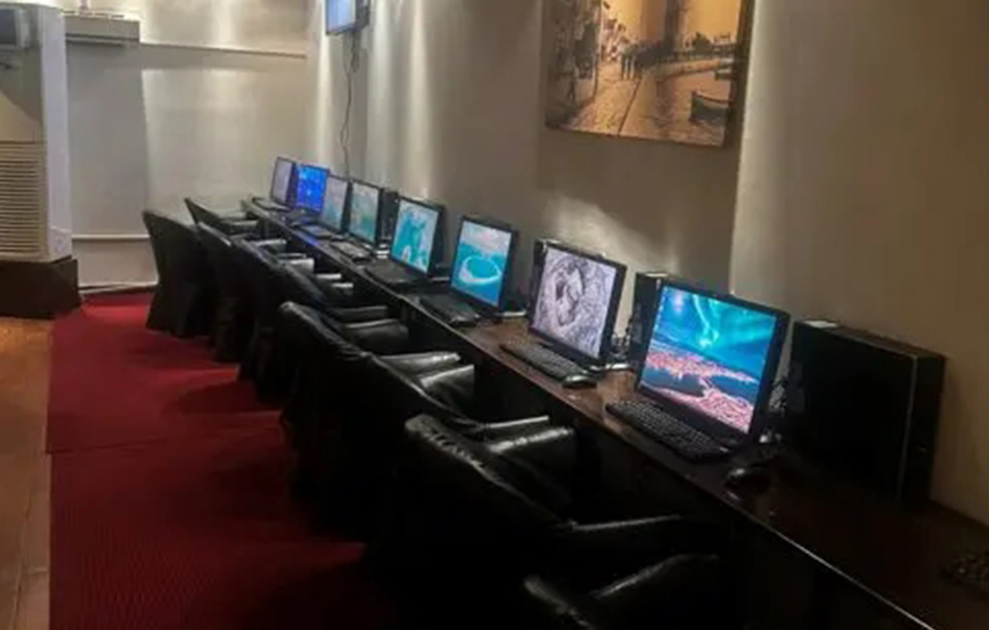 Επιχείρηση της ΕΛ.ΑΣ. σε ακόμα ένα παράνομο μίνι καζίνο στη Θεσσαλονίκη – 2 συλλήψεις και κατάσχεση 15 υπολογιστών