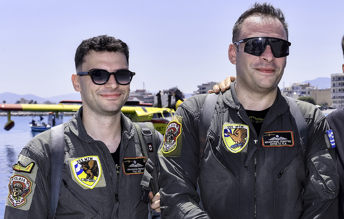 «Μείναμε 1,5 ώρα στον αέρα» – Οι πιλότοι του Canadair που προσθαλασσώθηκε στον Κορινθιακό μοιράζονται τις εμπειρίες τους