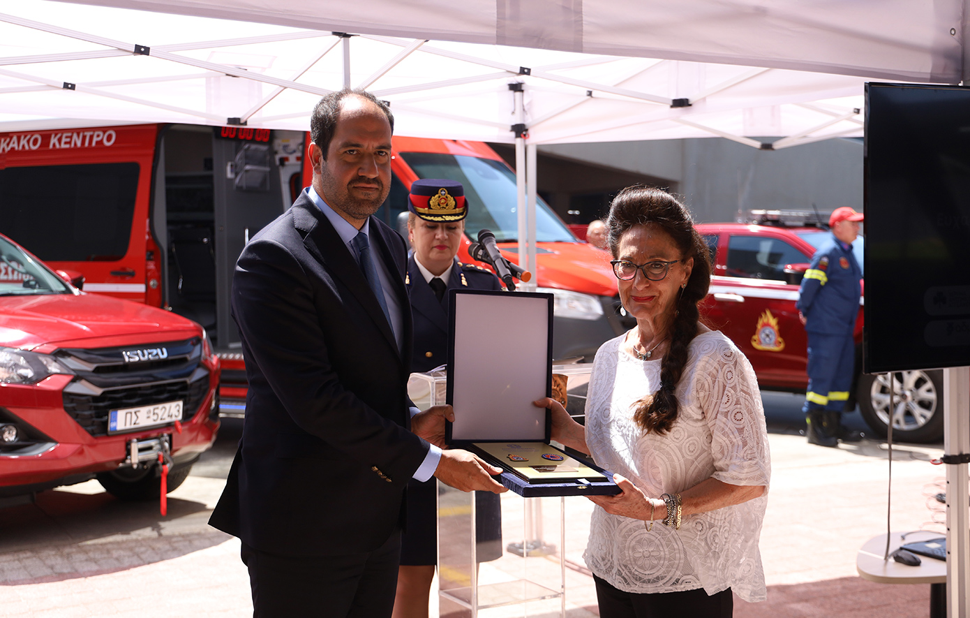 Επίσημη αναγνώριση του Ιδρύματος Λίλιαν Βουδούρη από τον Υπουργό Πολιτικής Προστασίας για δωρεά πυροσβεστικού οχήματος