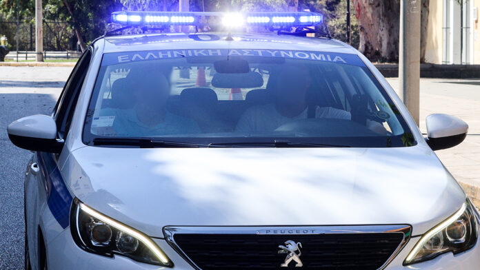 Συνελήφθη 30χρονος που παρίστανε τον λογιστή και εξαπάτησε γυναίκα με 52.700 ευρώ και κοσμήματα αξίας πάνω από 800.000 ευρώ