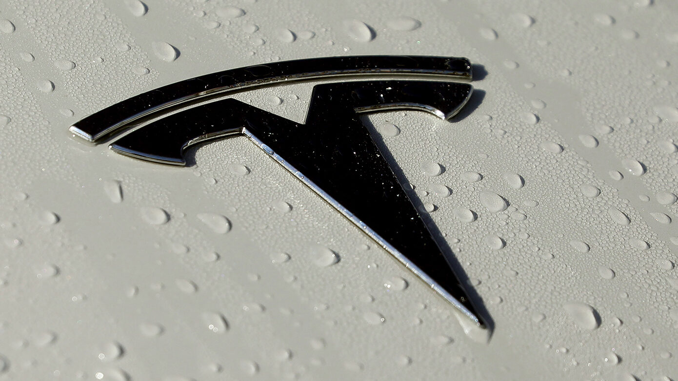 Για την Tesla το 2025 ξεκινά καταστροφικά – «Έλον Μασκ γύρνα πίσω»