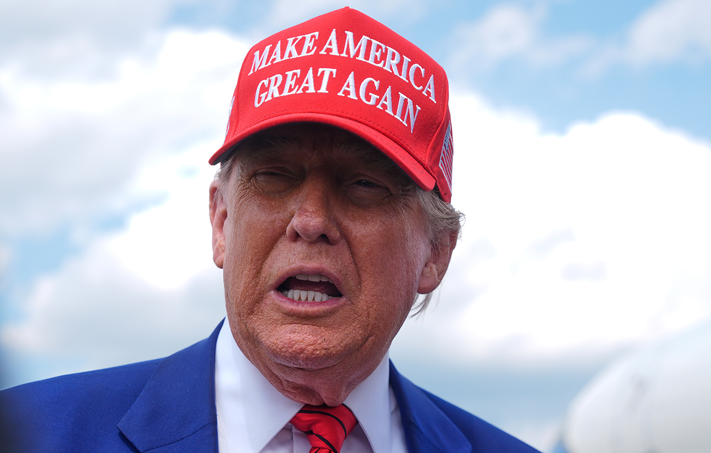 Ο Τραμπ αρχίζει να απειλεί με… δασμούς-μαμούθ – «Από 10% έως 70%»