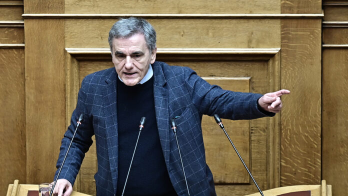 Τσακαλώτος: Το νομοσχέδιο βασίζεται στη φιλοσοφία της λιτότητας