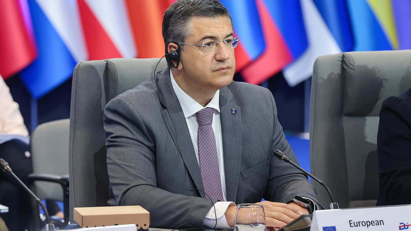 Απόστολος Τζιτζικώστας: «Ο τουρισμός στην Ευρώπη κατέρριψε νέα ρεκόρ» – Πρωτοποριακή στρατηγική της Ε.Ε για βιώσιμο τουρισμό