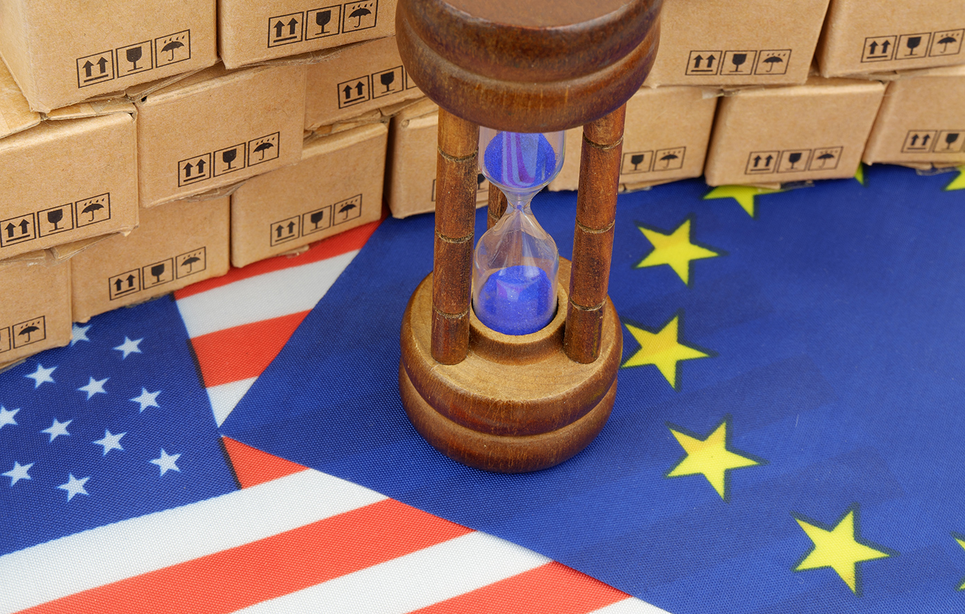 Reuters: Οι δασμοί 30% του Τραμπ στην Ευρώπη απειλούν να «γονατίσουν» το εμπόριο και να ανατρέψουν το εξαγωγικό σύστημα