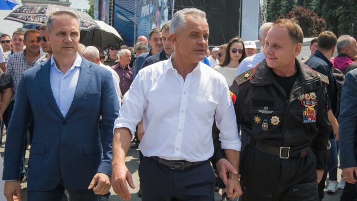 Γνωρίστε τον μεγιστάνα Πλαχοτνιούκ που συνελήφθη στην Ελλάδα: Συνοδευόταν από πρώην Μις Μολδαβία – Ο ρόλος του στην «κλοπή του αιώνα»