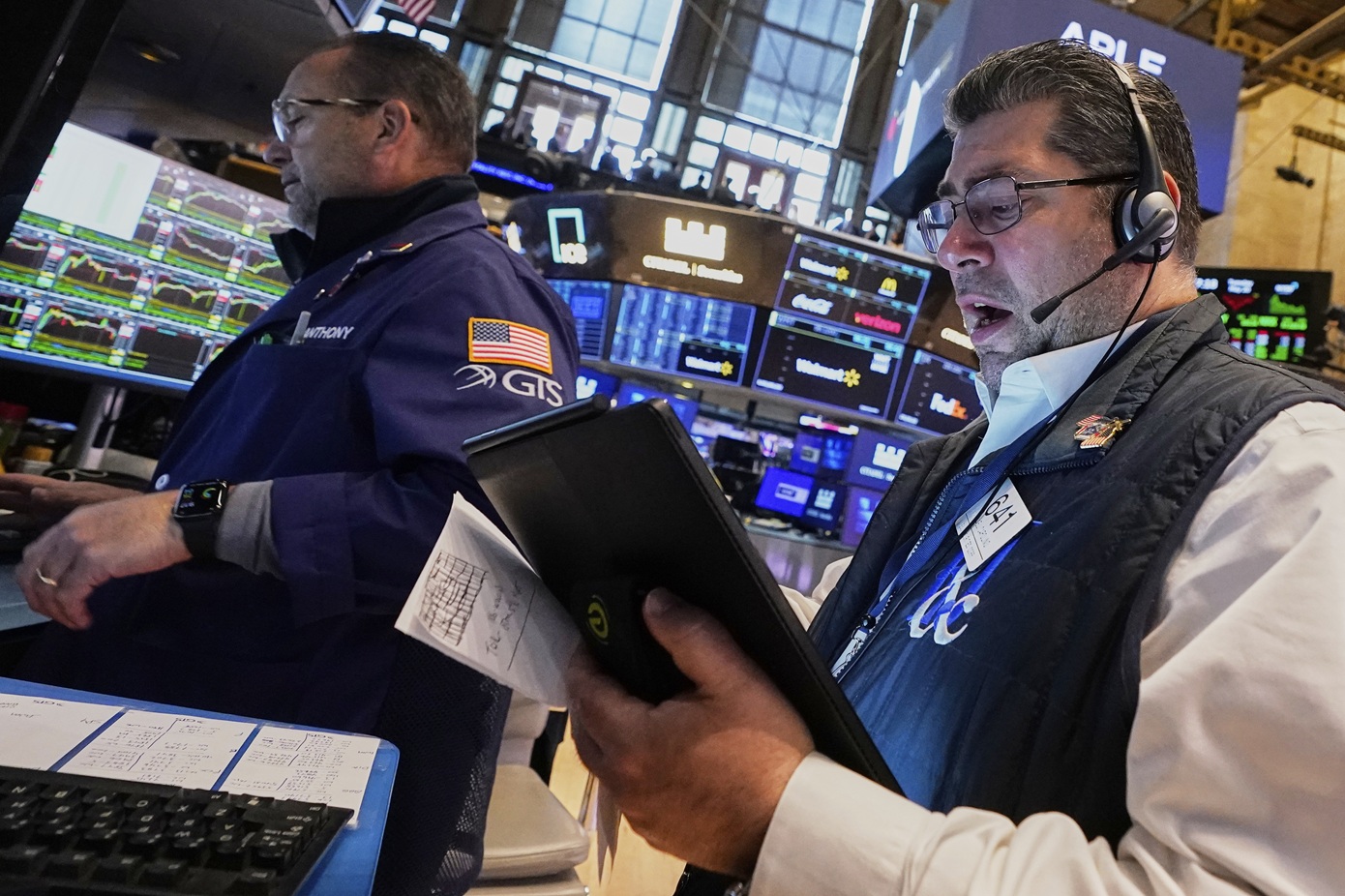 Καθοδική πορεία στη Wall Street, εξαιτίας της αβεβαιότητας για τους δασμούς