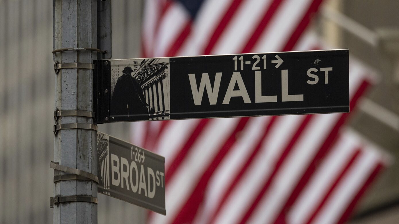 Ανοδική πορεία στη Wall Street με ενίσχυση από τη Fed