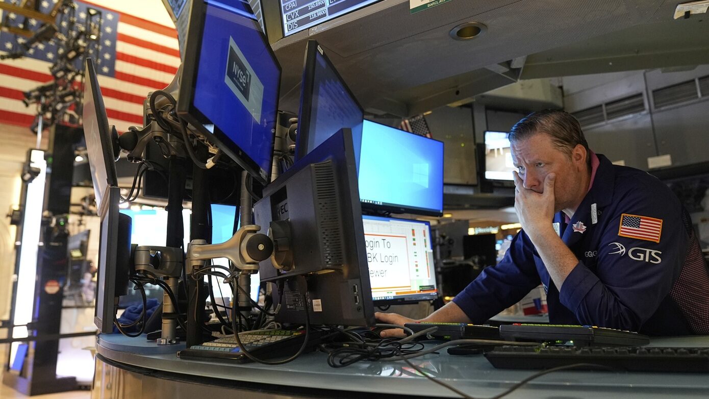 Ανάμεικτες τάσεις στη Wall Street – Ανησυχία επενδυτών λόγω Fed