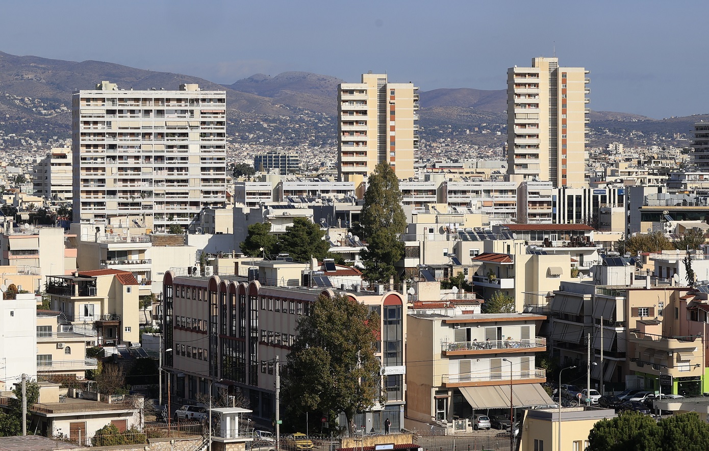 Η κατοικία γίνεται όλο και πιο απλησίαστη για τους Έλληνες: Οι τιμές αυξάνονται πολύ περισσότερο από τα εισοδήματα