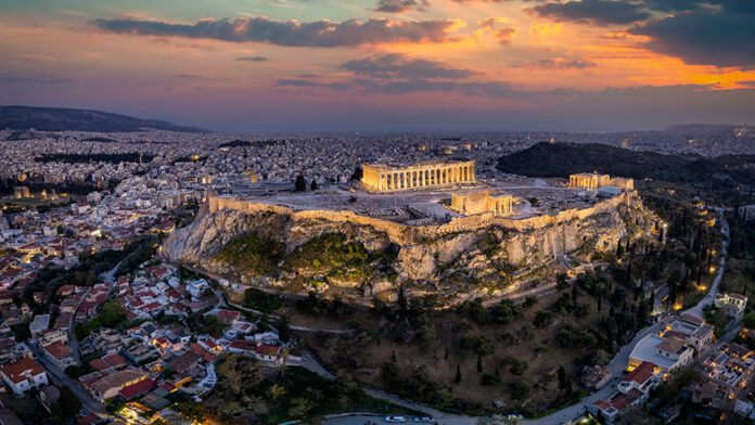 Financial Times για τη δεκαετία από το 2015: Πώς ανέκαμψε η Ελλάδα από την κρίση – Η μεταστροφή Τσίπρα και η μεγάλη επιστροφή