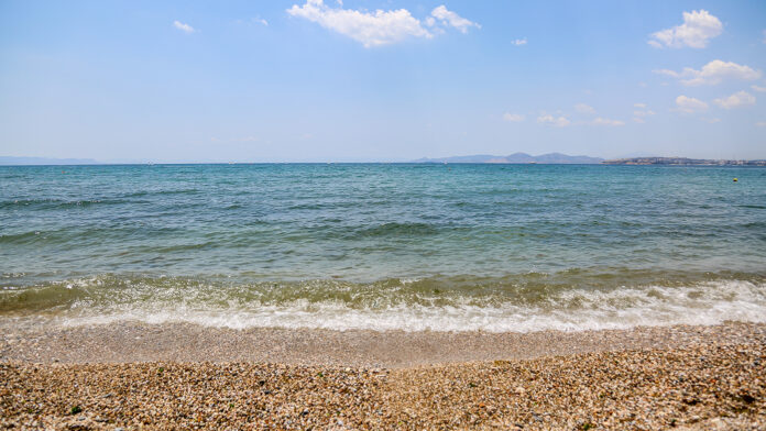 Μυστήριο με το νεκρό κοριτσάκι στο Παλαιό Φάληρο: Τι αποκαλύπτουν τα δύο βίντεο – Αναζητείται η γυναίκα με το καρότσι