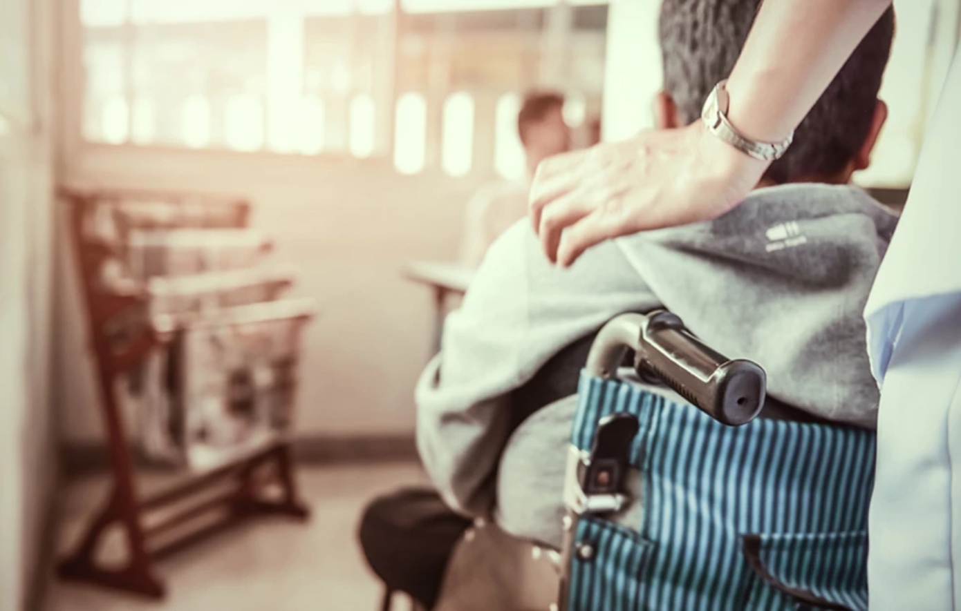 Άνοιξε η πλατφόρμα για το πρόγραμμα «Προσβασιμότητα κατ’ οίκον» – Τα ποσά και οι δικαιούχοι επιχορήγησης