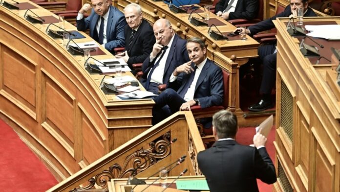 Βουλή: Σε «σύγκρουση» κυβέρνηση και αντιπολίτευση για την παραπομπή Βορίδη και Αυγενάκη σε προανακριτική επιτροπή