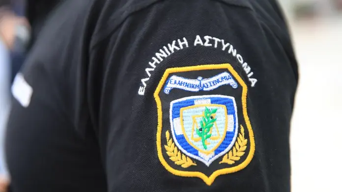 Συνελήφθη 53χρονη αστυνομικός στη Θεσσαλονίκη μετά από καταγγελία του πρώην συζύγου της – Την απείλησε με μαχαίρι