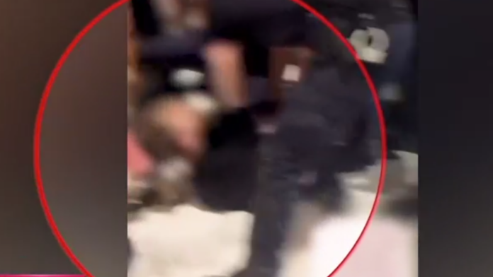 Αστυνομικός συλλαμβάνεται για επίθεση σε διαδηλωτή στο Σύνταγμα