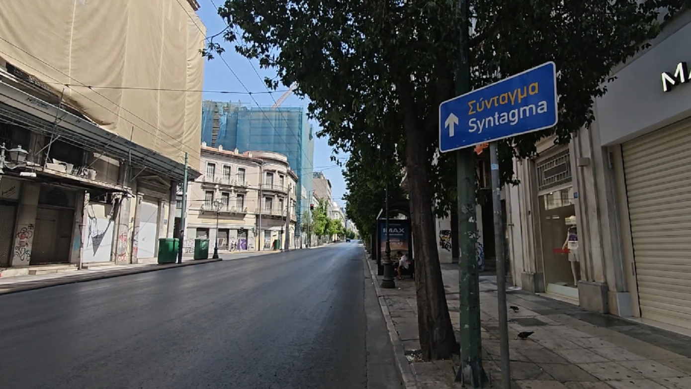 «Αυγουστιάτικη» η όψη της Αθήνας – Διακοπές και ζέστη άδειασαν την πρωτεύουσα