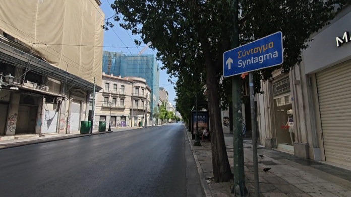 «Αυγουστιάτικη» η όψη της Αθήνας – Διακοπές και ζέστη άδειασαν την πρωτεύουσα