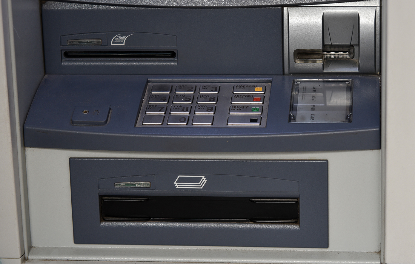 Ποιες προμήθειες καταργούνται μετά την τροπολογία για τα ΑΤΜ – Πού εφαρμόζεται νέο όριο