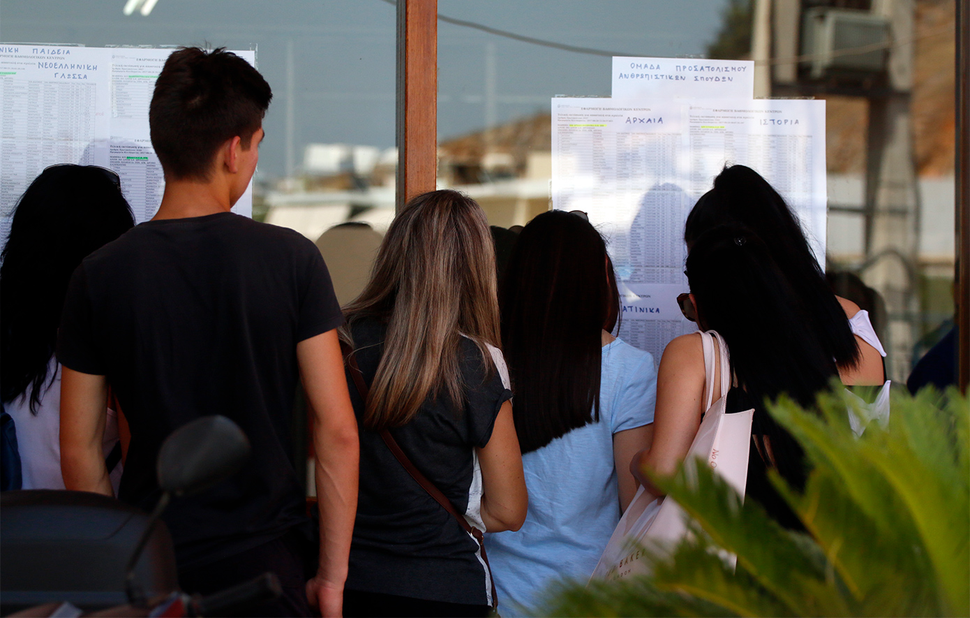 Πανελλήνιες: Οι δημοφιλέστερες σχολές και το φαινόμενο των κενών θέσεων – Μια δεύτερη ματιά στα στατιστικά των βάσεων εισαγωγής