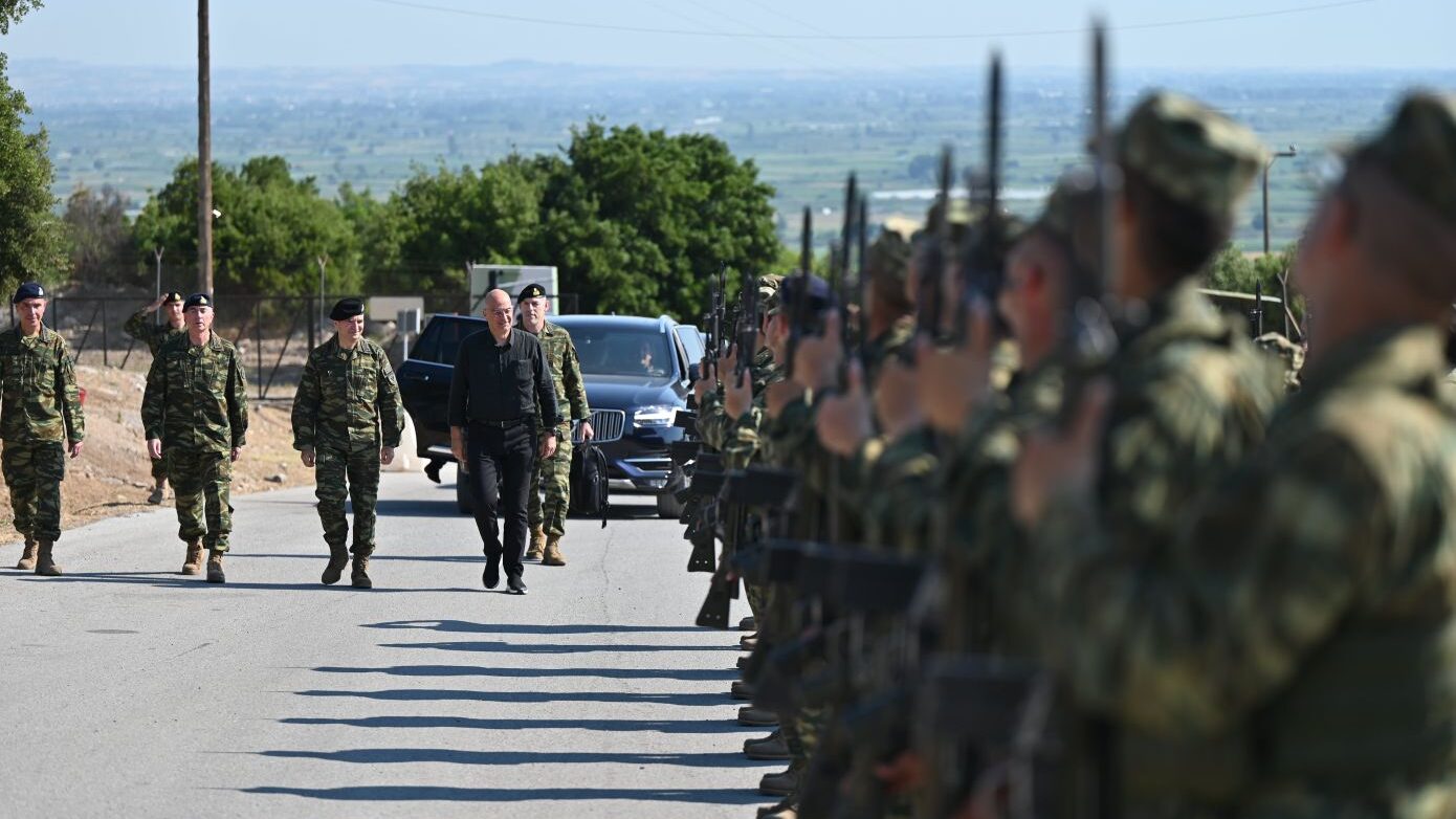 Σημαντικές μεταρρυθμίσεις στις Ένοπλες Δυνάμεις: Τέλος η θητεία σε Ναυτικό και Αεροπορία, μισθός έως 100 ευρώ για τους φαντάρους