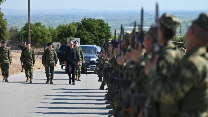 Σημαντικές μεταρρυθμίσεις στις Ένοπλες Δυνάμεις: Τέλος η θητεία σε Ναυτικό και Αεροπορία, μισθός έως 100 ευρώ για τους φαντάρους