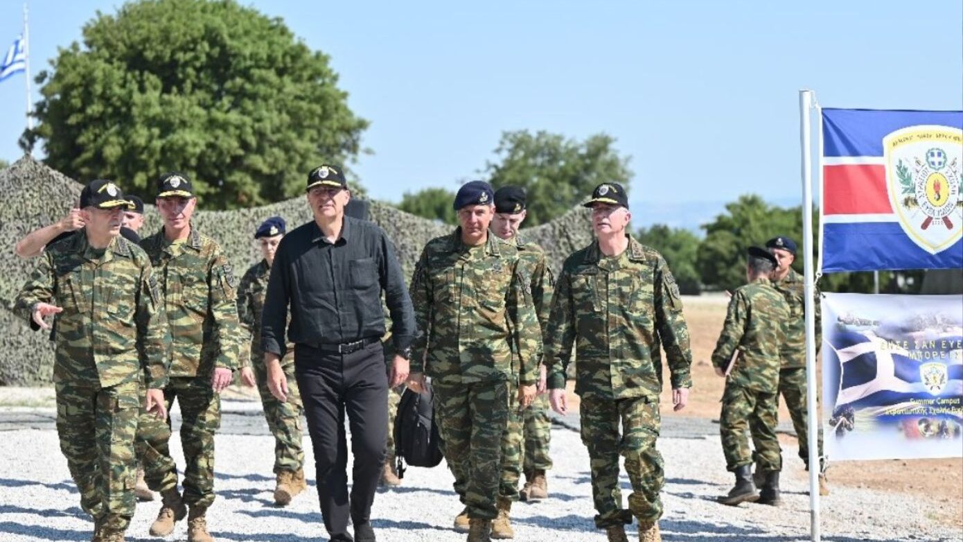 Δένδιας: Στόχος μας οι κορυφαίοι να σπουδάζουν στις στρατιωτικές σχολές της χώρας μας