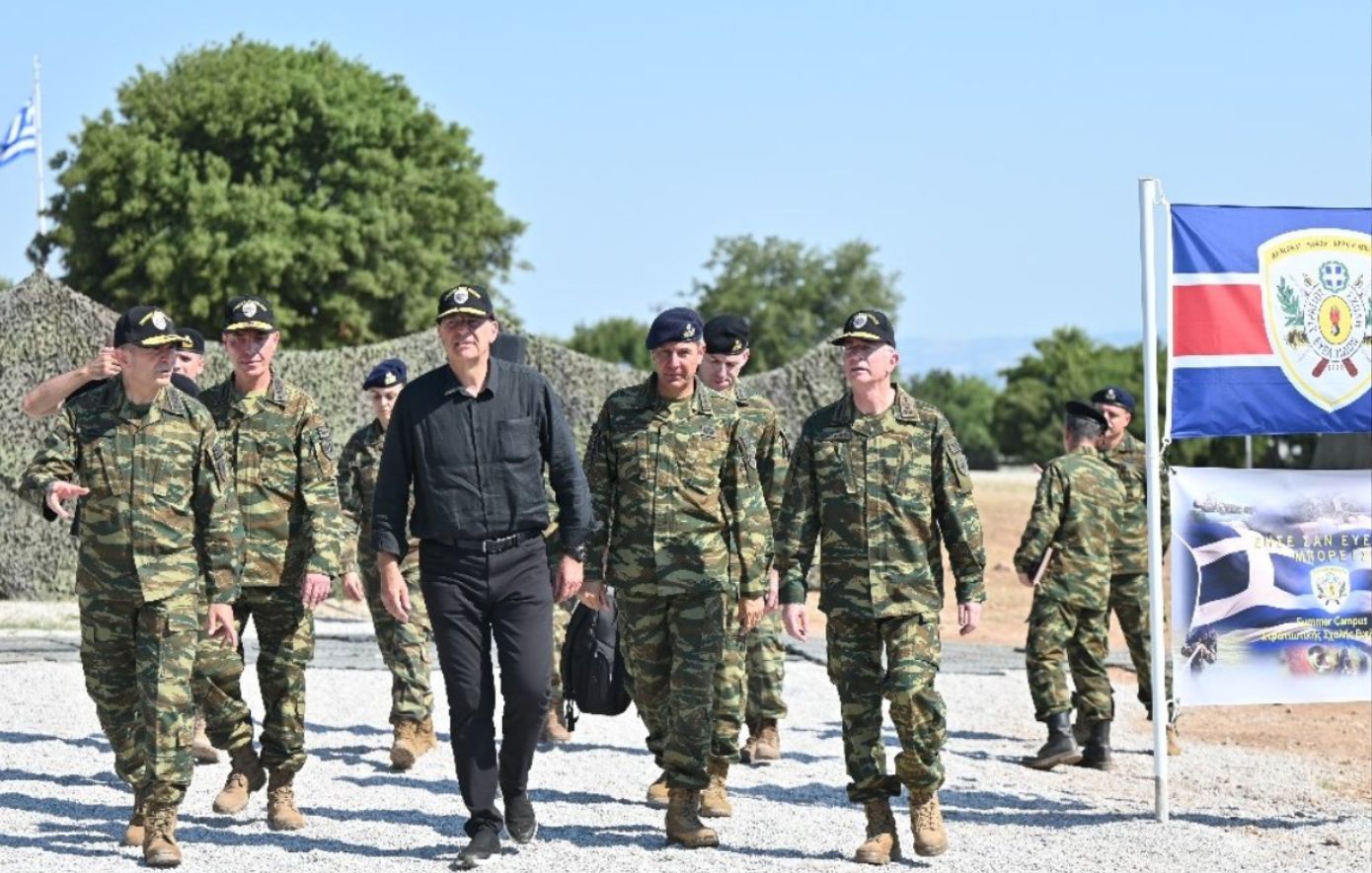 Δένδιας: Στόχος μας οι κορυφαίοι να σπουδάζουν στις στρατιωτικές σχολές της χώρας μας