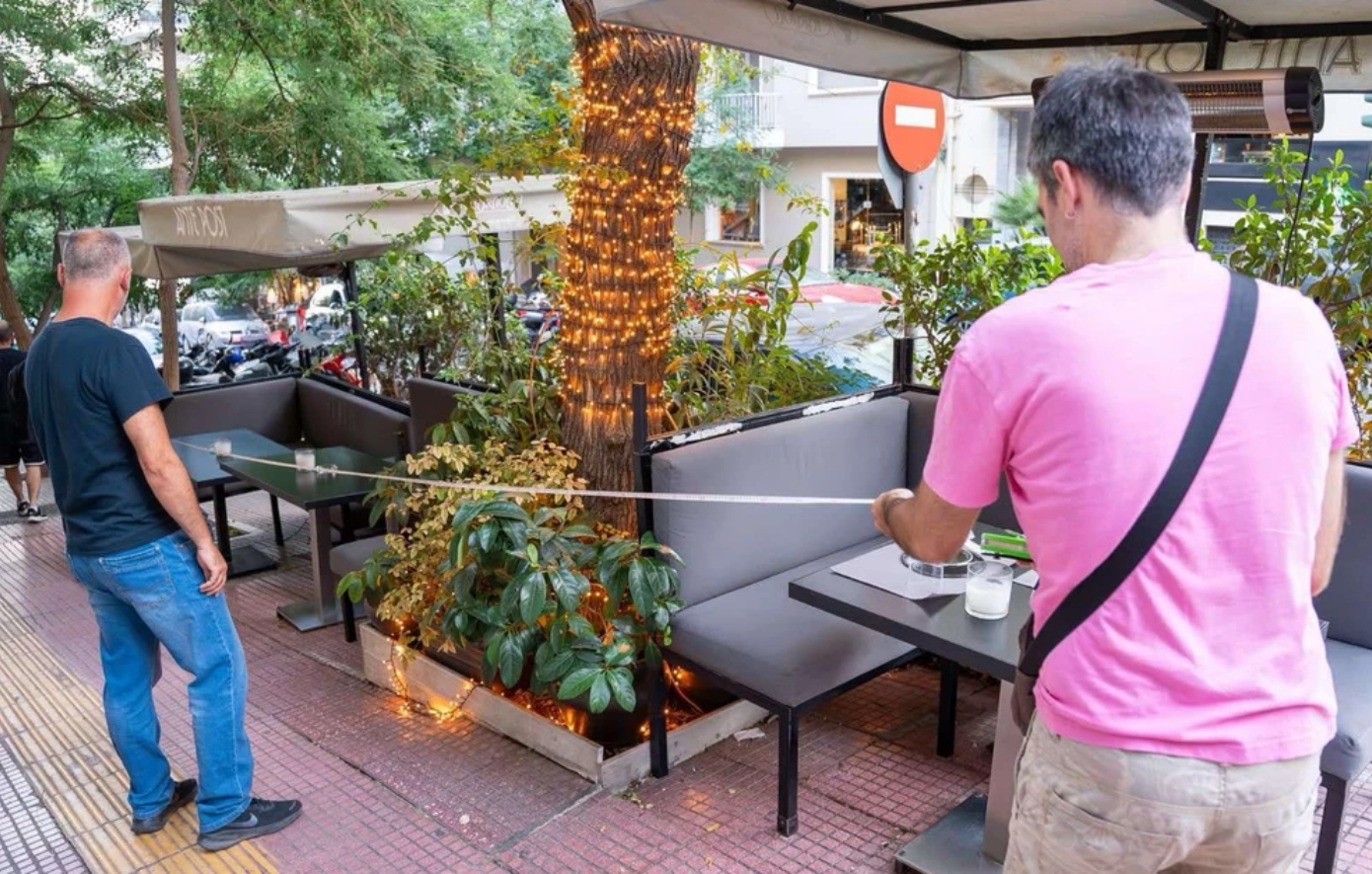 Ο Δήμος Αθηναίων έκλεισε επτά μαγαζιά σε τρεις ημέρες για παράνομη χρήση κοινόχρηστων χώρων