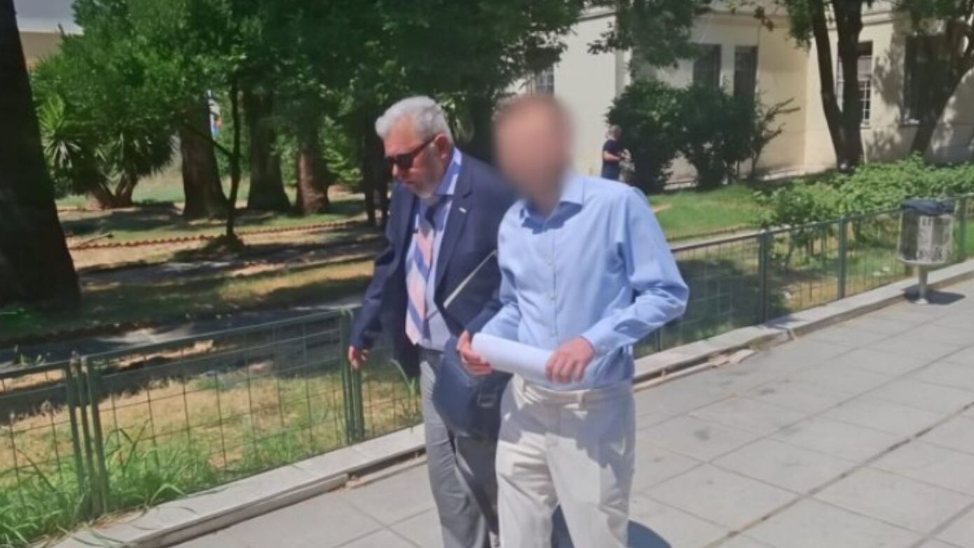 Ο Βολιώτης δημοσιογράφος που κατηγορείται για εκβιασμό της Ζέττας Μακρή αφέθηκε ελεύθερος μέχρι τη δίκη.
