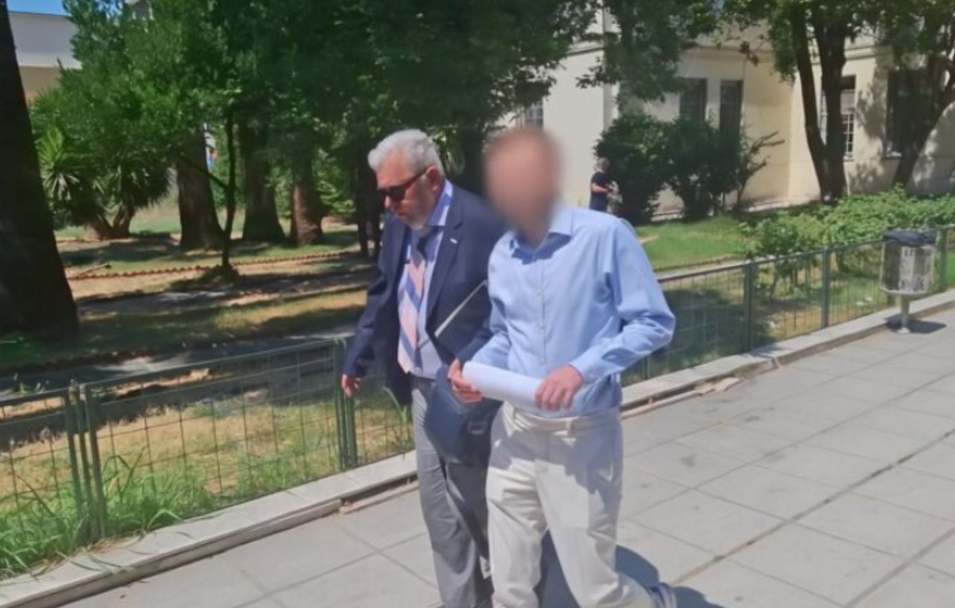 Ο Βολιώτης δημοσιογράφος που κατηγορείται για εκβιασμό της Ζέττας Μακρή αφέθηκε ελεύθερος μέχρι τη δίκη.