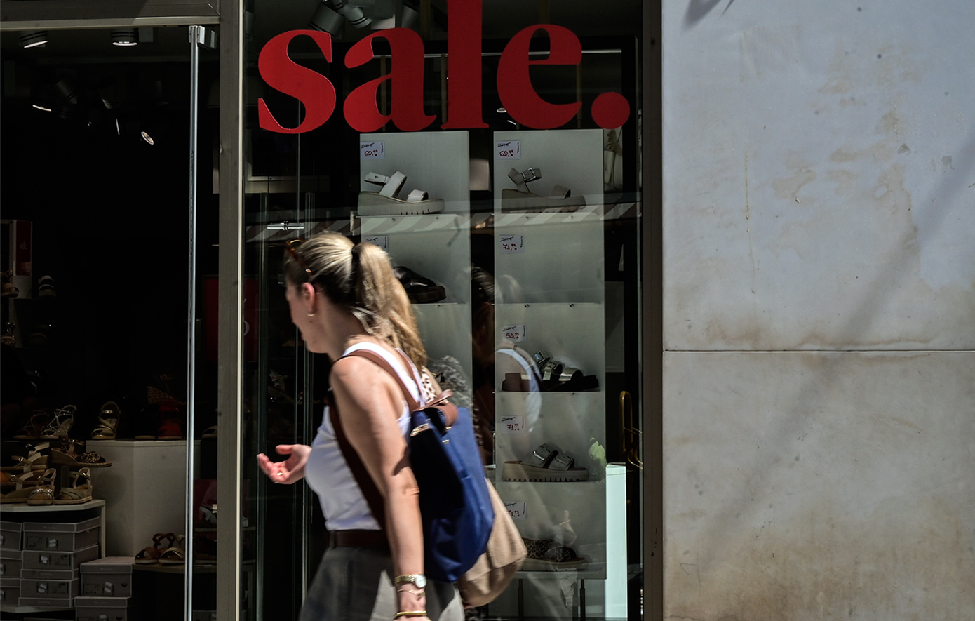 Χαμηλή η κίνηση στην αγορά κατά την έναρξη των εκπτώσεων