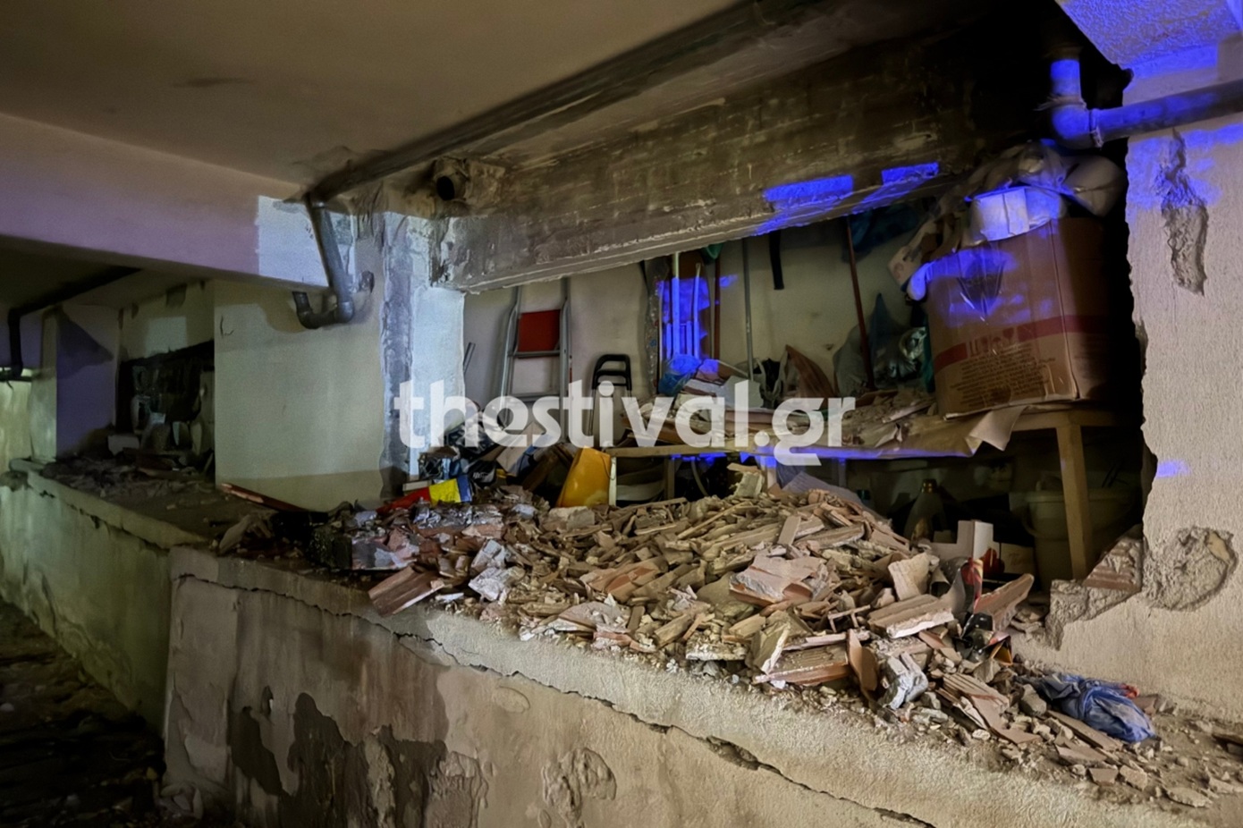 Δυνατή έκρηξη σε πολυκατοικία στη Θεσσαλονίκη: Σοβαρές ζημιές – Τρομοκρατική ενέργεια υποψιάζεται η Αστυνομία