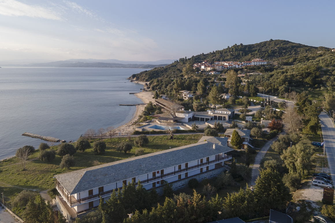 Ξεκινά νέα εποχή για το εμβληματικό «Ξενία Ουρανούπολης»: Ολοκληρώθηκε ο διαγωνισμός μακροχρόνιας μίσθωσης από την ΕΤΑΔ