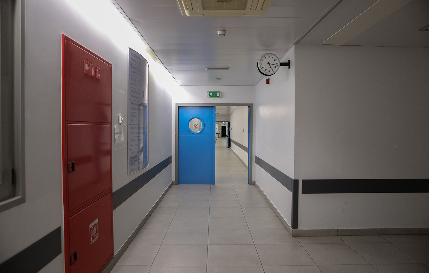 Βρετανίδα τουρίστρια αγωνίζεται για τη ζωή της – Προσβλήθηκε από λοίμωξη στο αυτί κατά τις διακοπές στη Ρόδο