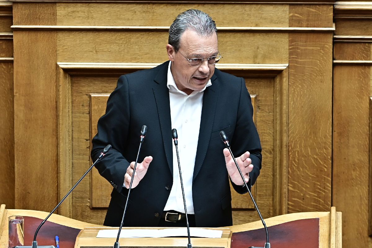 Φάμελλος: Λεηλασία δημόσιας και ιδιωτικής περιουσίας από τη «Μητσοτάκης ΑΕ»