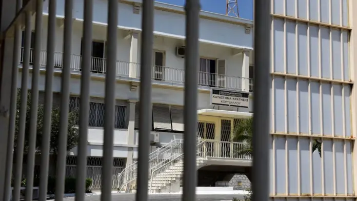 Επιχείρηση της ΕΛΑΣ στις φυλακές Κορυδαλλού – Βρέθηκαν ναρκωτικά και κινητό τηλέφωνο