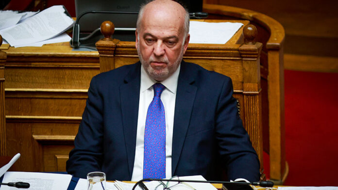 Αντιπαράθεση στη Βουλή: «Ο λαός αντιλαμβάνεται τις ενέργειές σας υπέρ γελοίων ομάδων στα λιμάνια», δήλωσε ο Φλωρίδης στον Φάμελλο