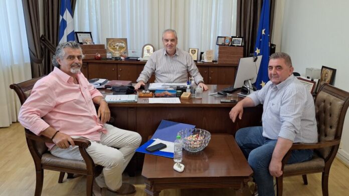 Σύσκεψη Δημάρχου με Δασάρχη Ελασσόνας για τον δρόμο Κοκκινοπηλού