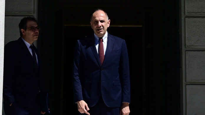 Στη Λιβύη ο Γεραπετρίτης – Θα συναντηθεί ιδιαιτέρως με τον Χαφτάρ